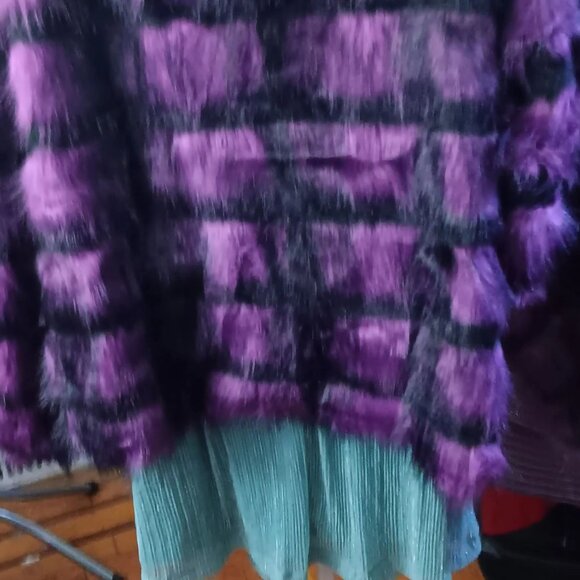 Step into the spotlight with this STUNNING purple & black never-worn faux fur! - Picture 6 of 11